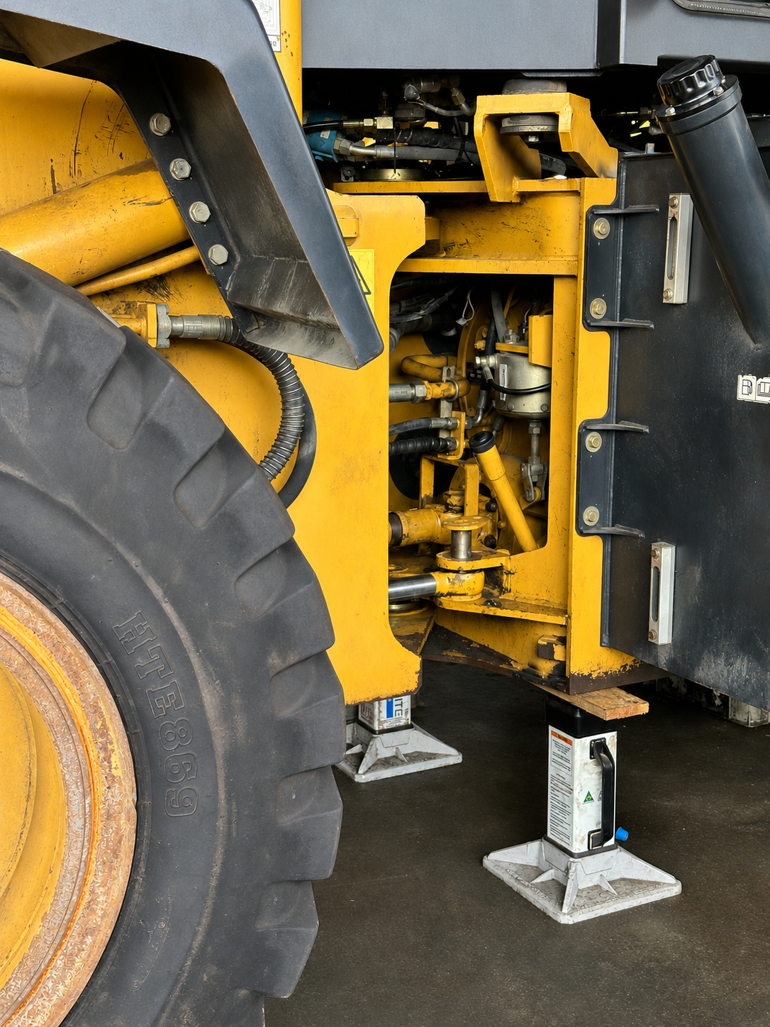 25-tonne Composite Stands at Tractors Malaysia