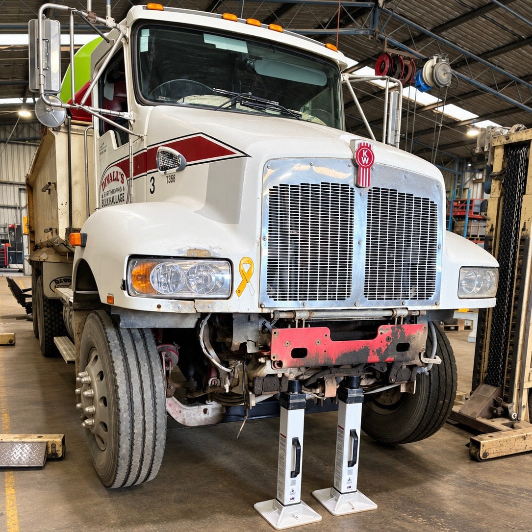 Divalls Workshop Maintenance Truck Front